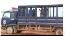 Camion de la police dans la vidéo